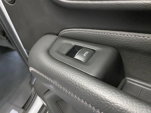 Used 2021 GMC Yukon Denali w/ Denali Premium Package image 12