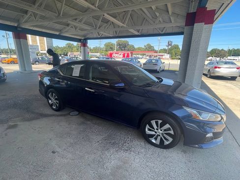 Used 2019 Nissan Altima 2.5 S FWD image 3