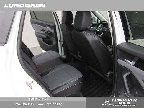 Used 2025 Volkswagen Tiguan SE w/ Panoramic Sunroof Package AWD/4WD image 20
