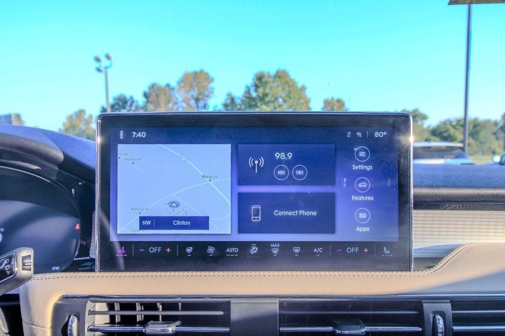 Used 2025 Lincoln Corsair AWD w/ Equipment Group 101A image 25