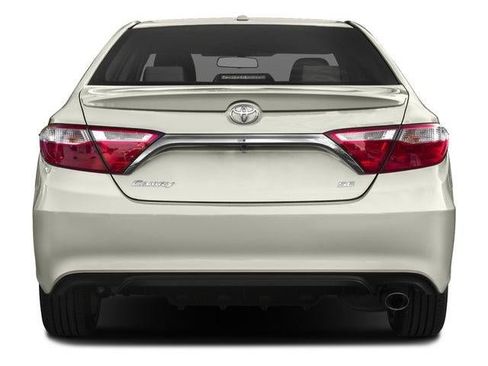 Used 2017 Toyota Camry XSE w/ Moonroof Package FWD image 5