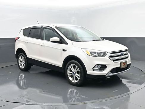 Used 2019 Ford Escape SE image 3