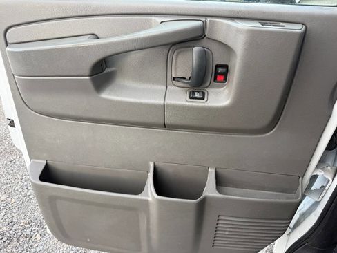 Used 2014 Chevrolet Express 2500 image 27
