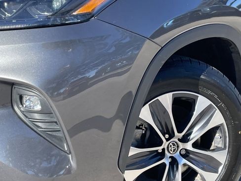 Used 2024 Toyota Highlander LE image 8