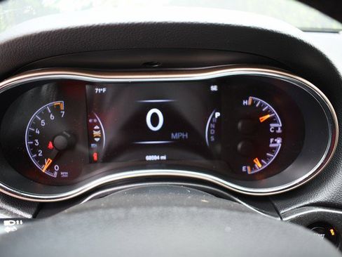 Used 2015 Jeep Grand Cherokee Altitude image 32