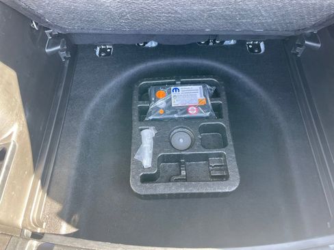 Used 2024 Jeep Compass Latitude image 31