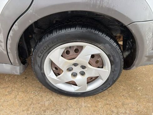 Used 2006 Pontiac Vibe w/ Sun And Sound Package image 6