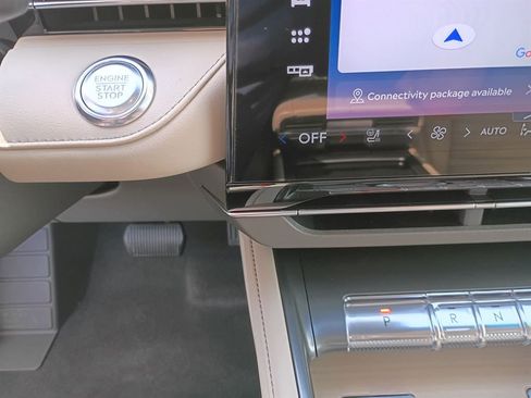 Used 2024 Lincoln Nautilus Reserve w/ Equipment Group 202A image 13