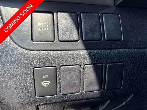 Used 2019 Toyota Highlander LE w/ Carpet Mat Package (TMS) FWD image 19