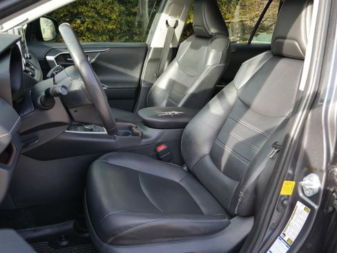 Used 2020 Toyota RAV4 Limited image 36