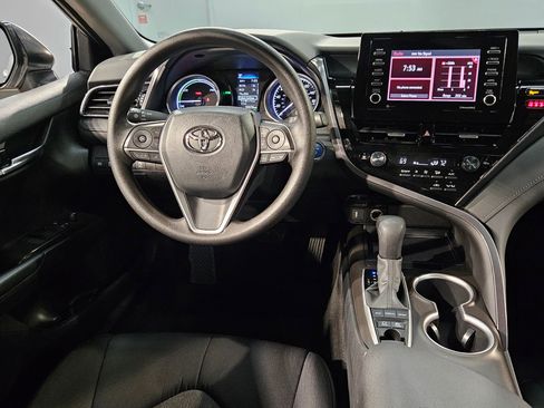 Used 2021 Toyota Camry LE image 9