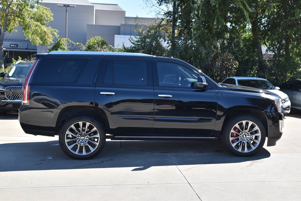 Used 2019 Cadillac Escalade Premium Luxury w/ Escalade Sport Edition AWD/4WD image 6