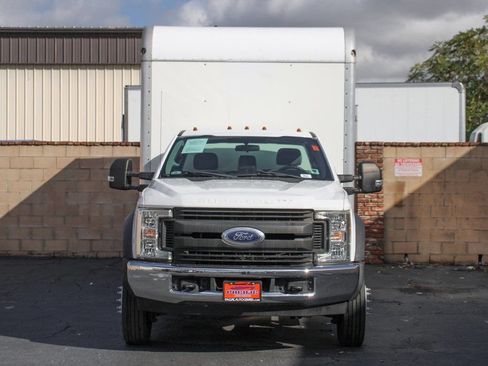 Used 2017 Ford F550 2WD Regular Cab Super Duty image 3