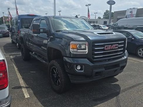 Used 2019 GMC Sierra 2500 SLT w/ All Terrain HD Package AWD/4WD image 3