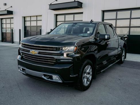 Used 2021 Chevrolet Silverado 1500 High Country w/ Technology Package image 3