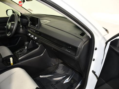 Used 2024 Honda CR-V EX image 40