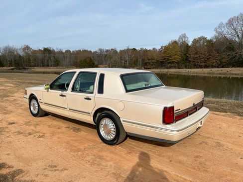 Used 1996 Lincoln Town Car Cartier image 6