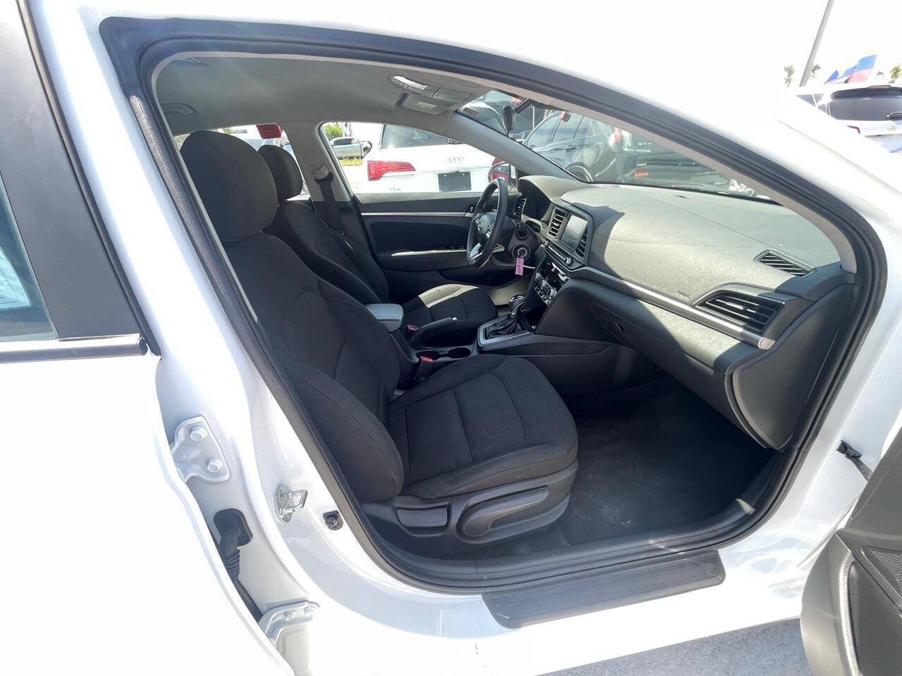 Used 2019 Hyundai Elantra SEL w/ Cargo Package FWD image 5