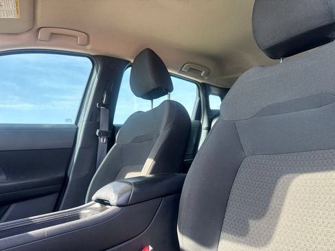Used 2025 Nissan Kicks S AWD/4WD image 39