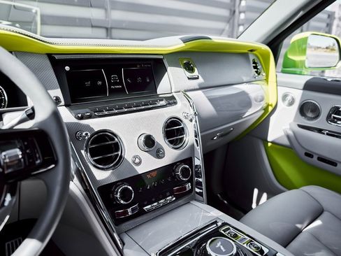 Used 2024 Rolls-Royce Cullinan image 82