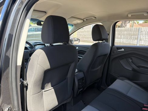 Used 2017 Ford Escape SE w/ Equipment Group 201A AWD/4WD image 19