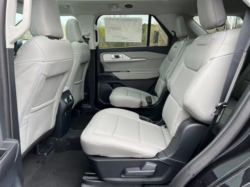 Used 2026 Ford Explorer Active w/ Active Comfort Package AWD/4WD image 4