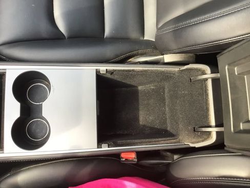 Used 2022 Tesla Model Y Long Range AWD/4WD image 31