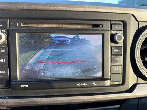 Used 2017 Toyota Tacoma SR5 w/ Tow Package AWD/4WD image 11