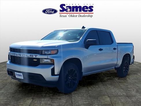 Used 2020 Chevrolet Silverado 1500 Custom w/ Infotainment Package image 2