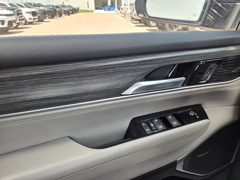 Used 2024 Jeep Wagoneer Series III AWD/4WD image 43