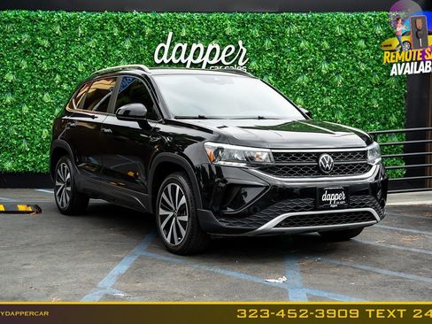 Used 2023 Volkswagen Taos SE w/ Panoramic Sunroof Package FWD image 3
