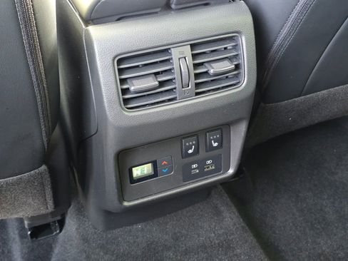 Used 2023 Nissan Rogue Platinum w/ Platinum Premium Package image 18