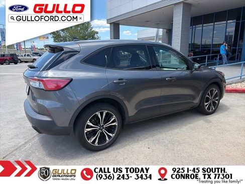 Used 2021 Ford Escape SE w/ SE Sport Appearance Package FWD image 2