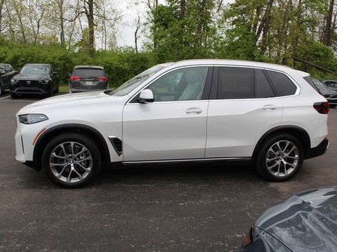 Used 2024 BMW X5 xDrive40i w/ Premium Package AWD/4WD image 9