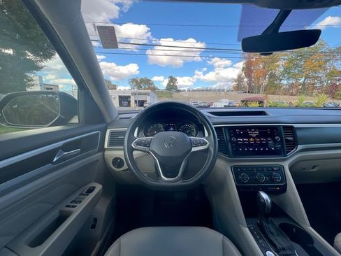 Certified 2021 Volkswagen Atlas SE w/ Panoramic Sunroof Package image 14