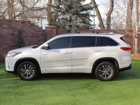 Used 2017 Toyota Highlander XLE image 23