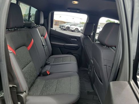 Used 2025 Chevrolet Colorado Z71 AWD/4WD image 28
