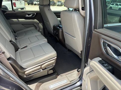 Used 2022 Chevrolet Tahoe LT w/ LT Signature Package RWD image 16