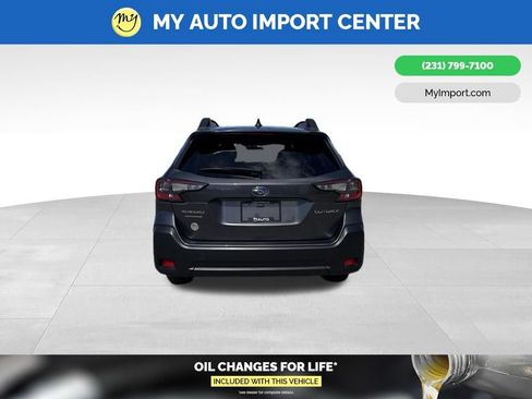 Used 2025 Subaru Outback Premium AWD/4WD image 6