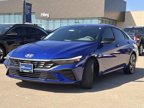 Certified 2025 Hyundai Elantra Sport image 2