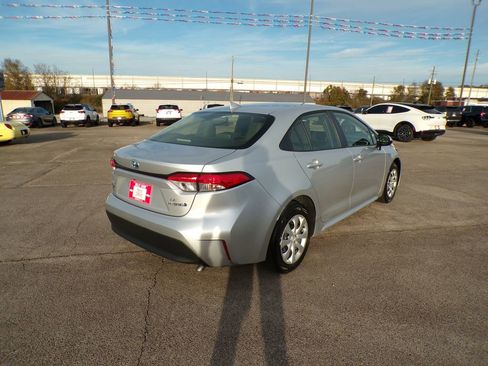 Used 2024 Toyota Corolla LE image 7