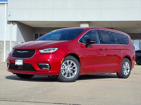 New 2026 Chrysler Pacifica Limited image 33