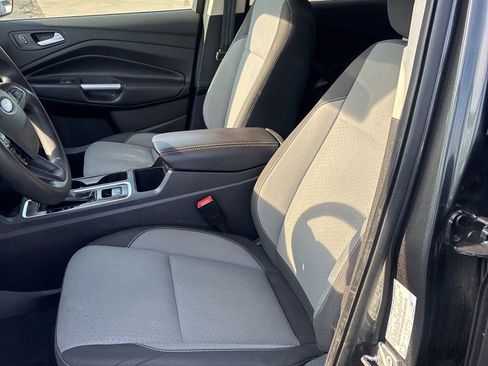 Used 2019 Ford Escape SE image 2