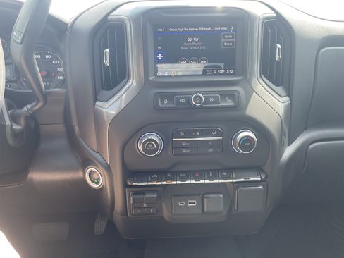 Used 2025 Chevrolet Silverado 1500 Custom image 25