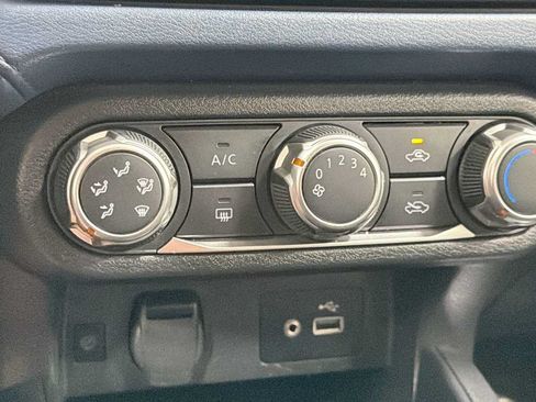 Used 2025 Nissan Versa SV FWD image 20