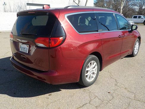 Used 2020 Chrysler Voyager LX image 1