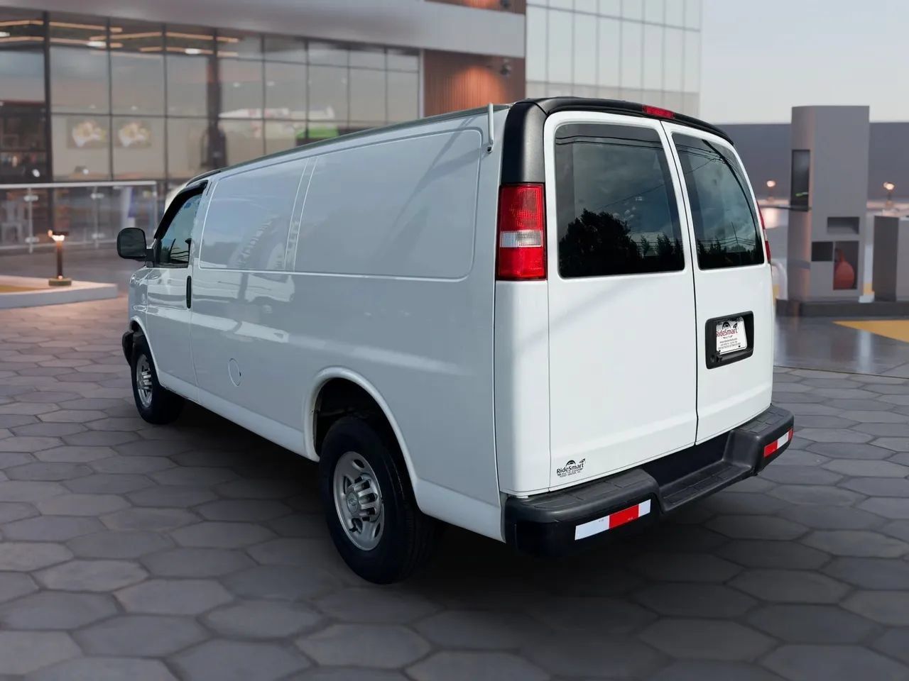 Used 2017 Chevrolet Express 2500 RWD image 8