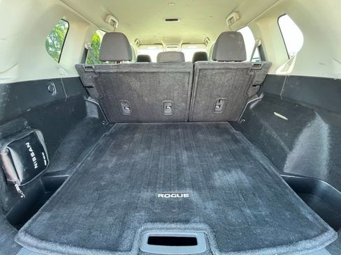 Used 2022 Nissan Rogue SV FWD image 18