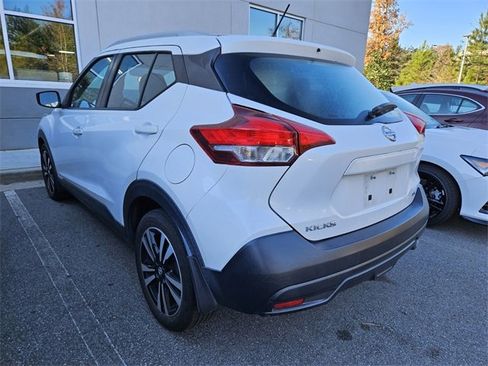 Used 2019 Nissan Kicks SV image 10
