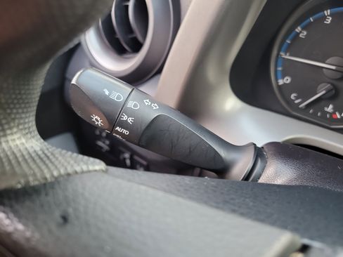 Used 2018 Toyota RAV4 LE image 30